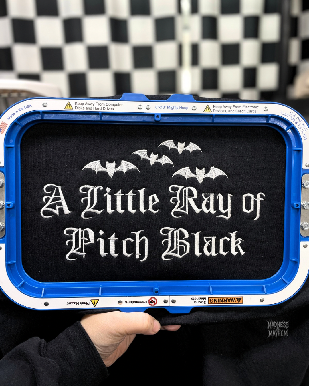 Ray of pitch black embroidered sweatshirt