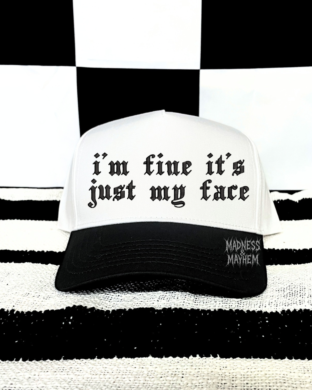 im fine embroidered hat (black/white)