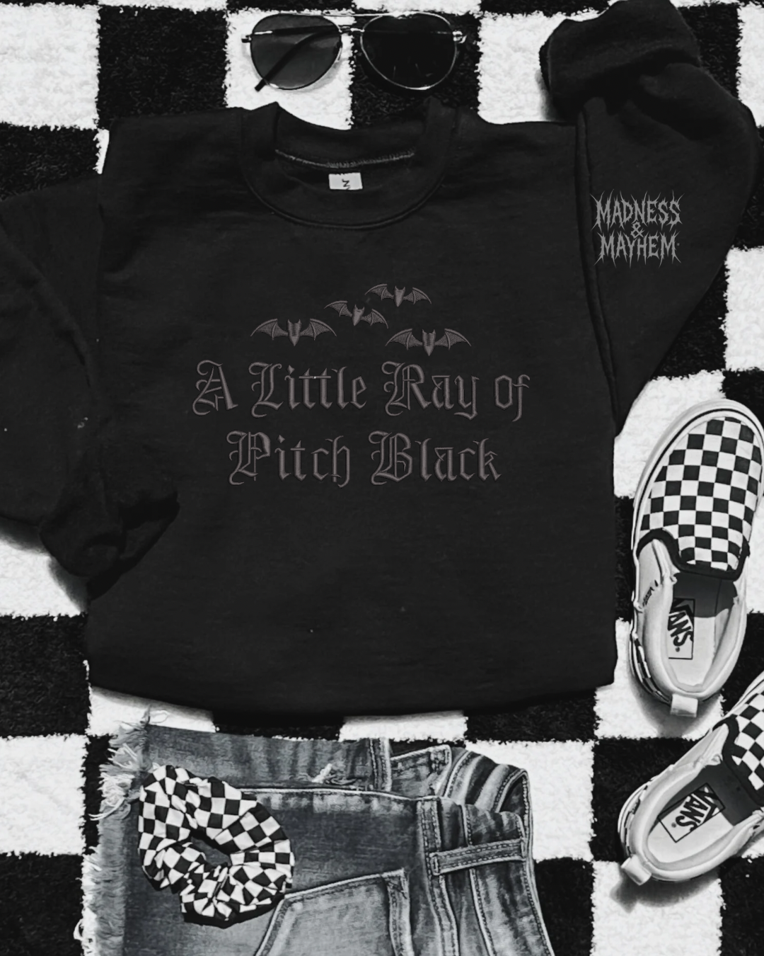 Ray of pitch black embroidered sweatshirt